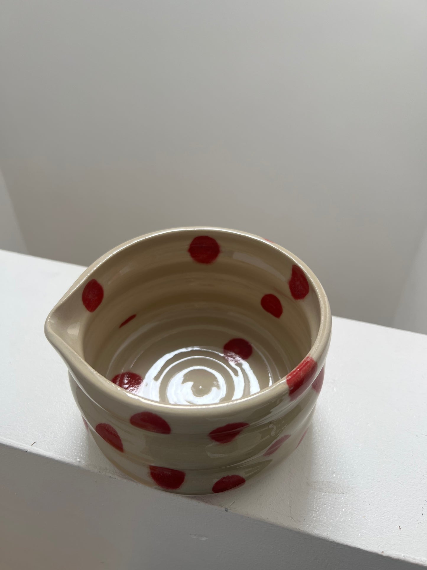 Whisk bowl - Polka dot red